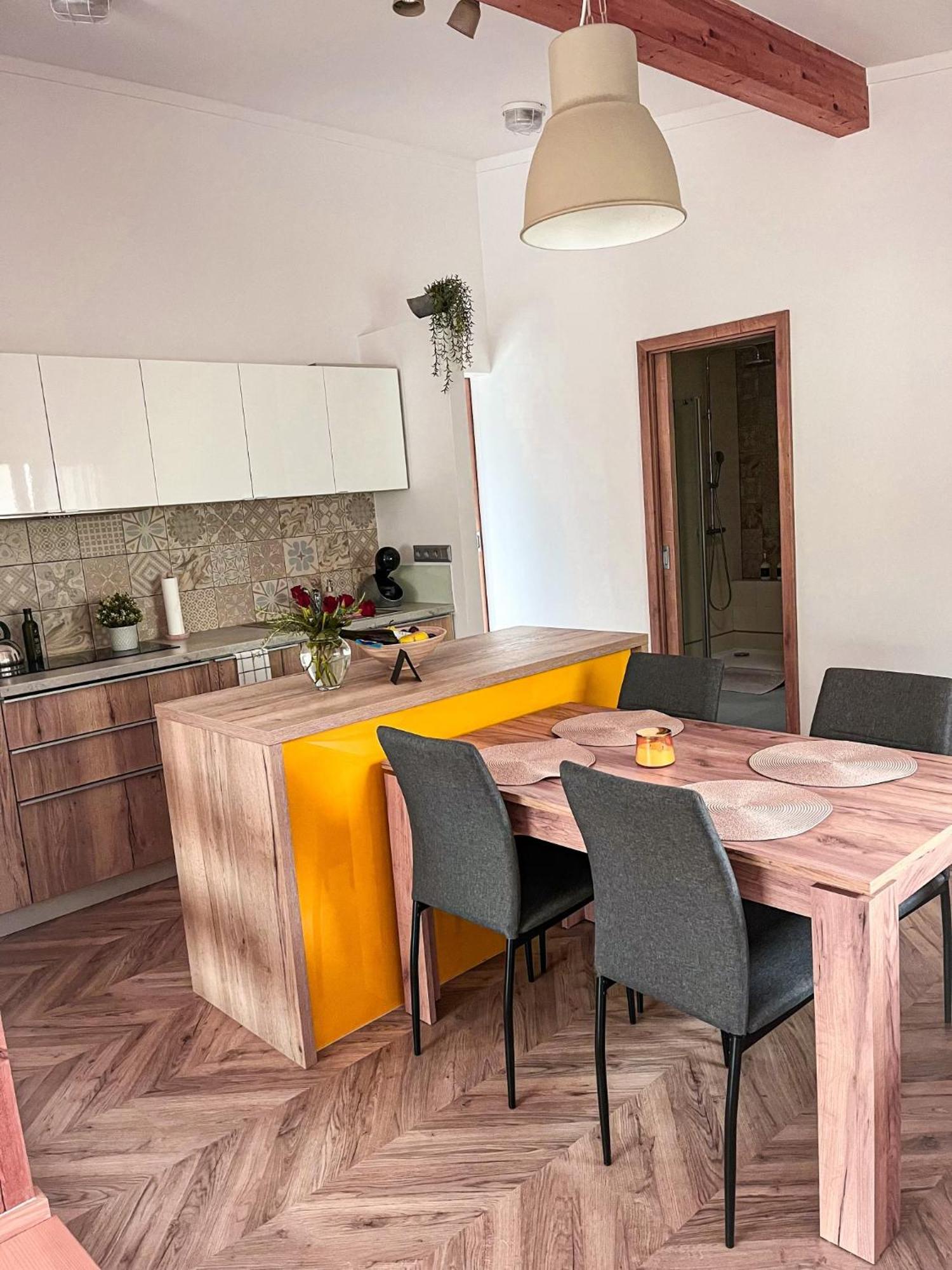 Apartman Niklan Roznov pod Radhostem Bagian luar foto